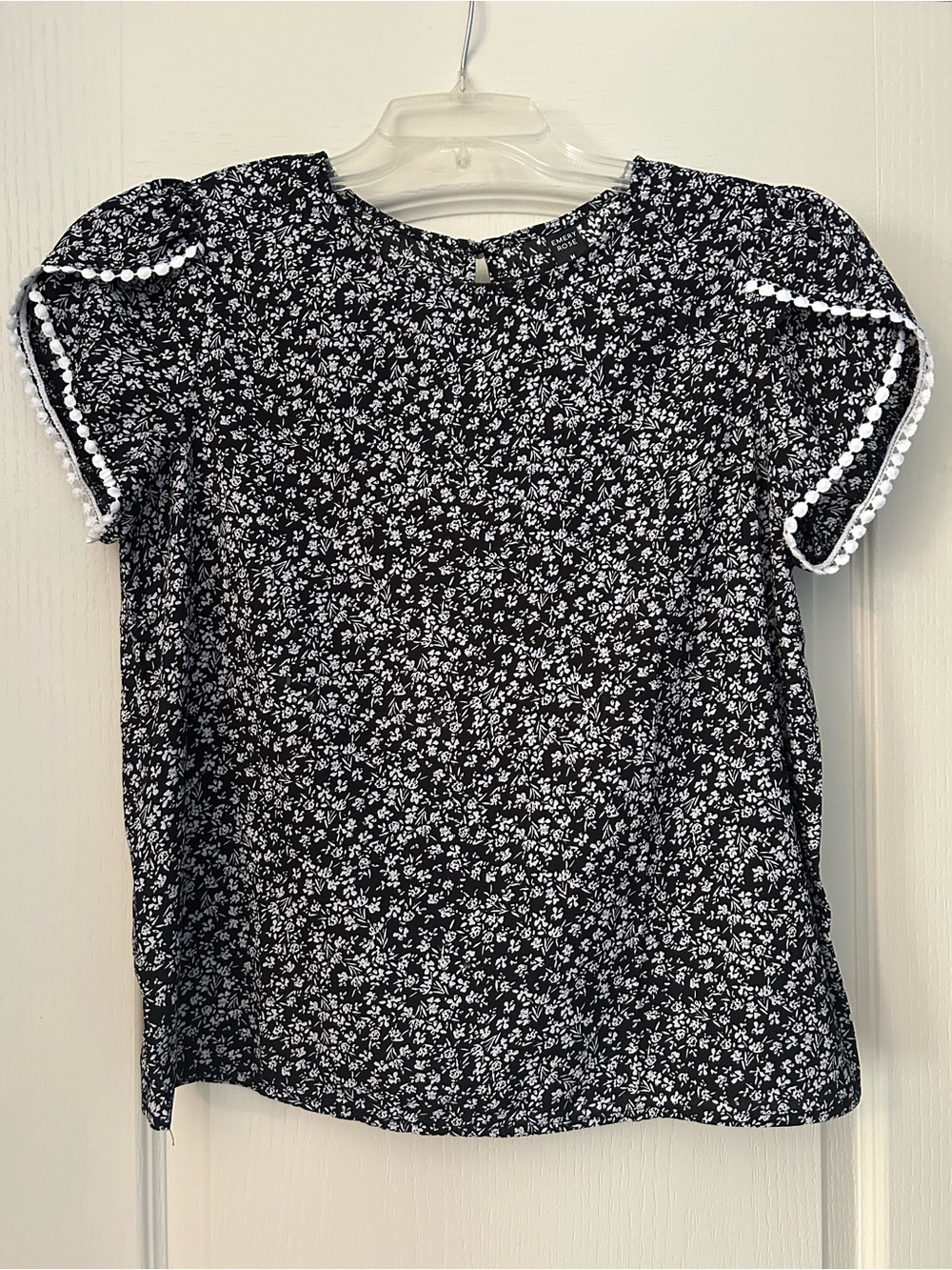 Bundle of 4 Emery Rose floral tops, M - Picture 4 of 5
